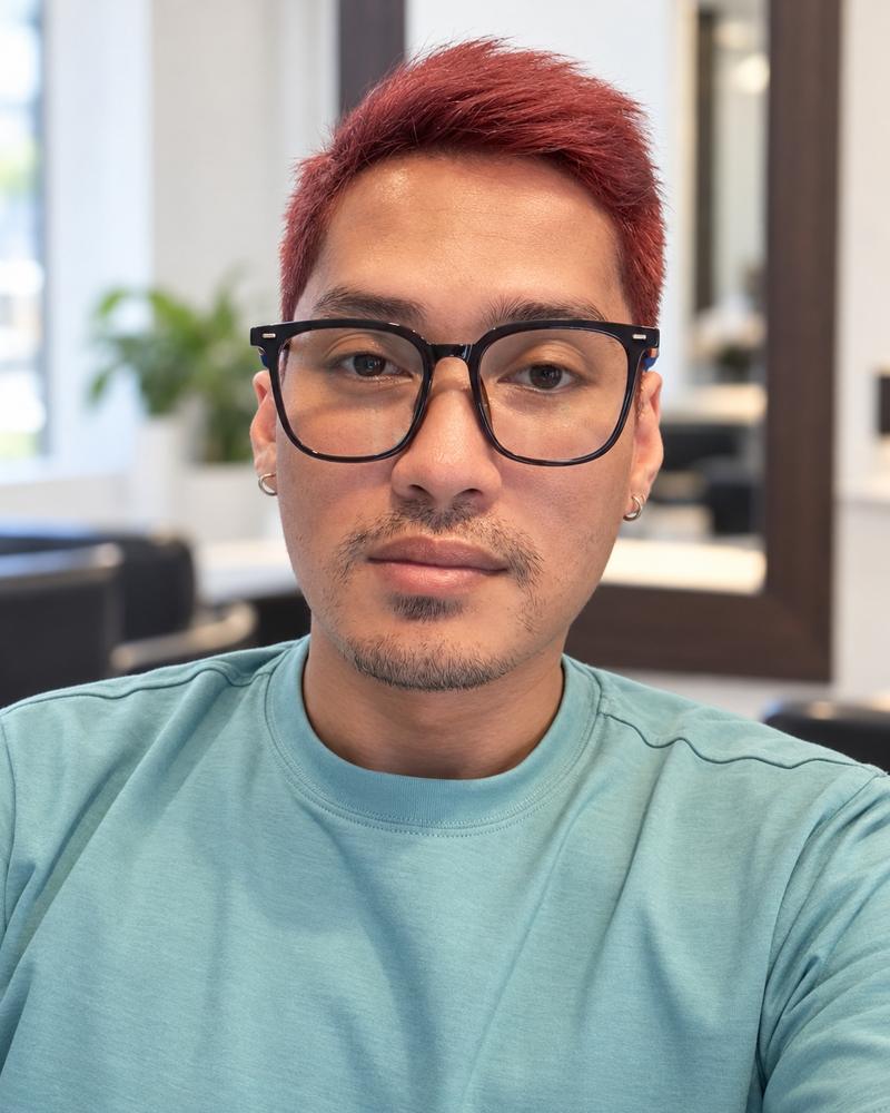 Yanuth, hairdresser at Secret Hair Salon.